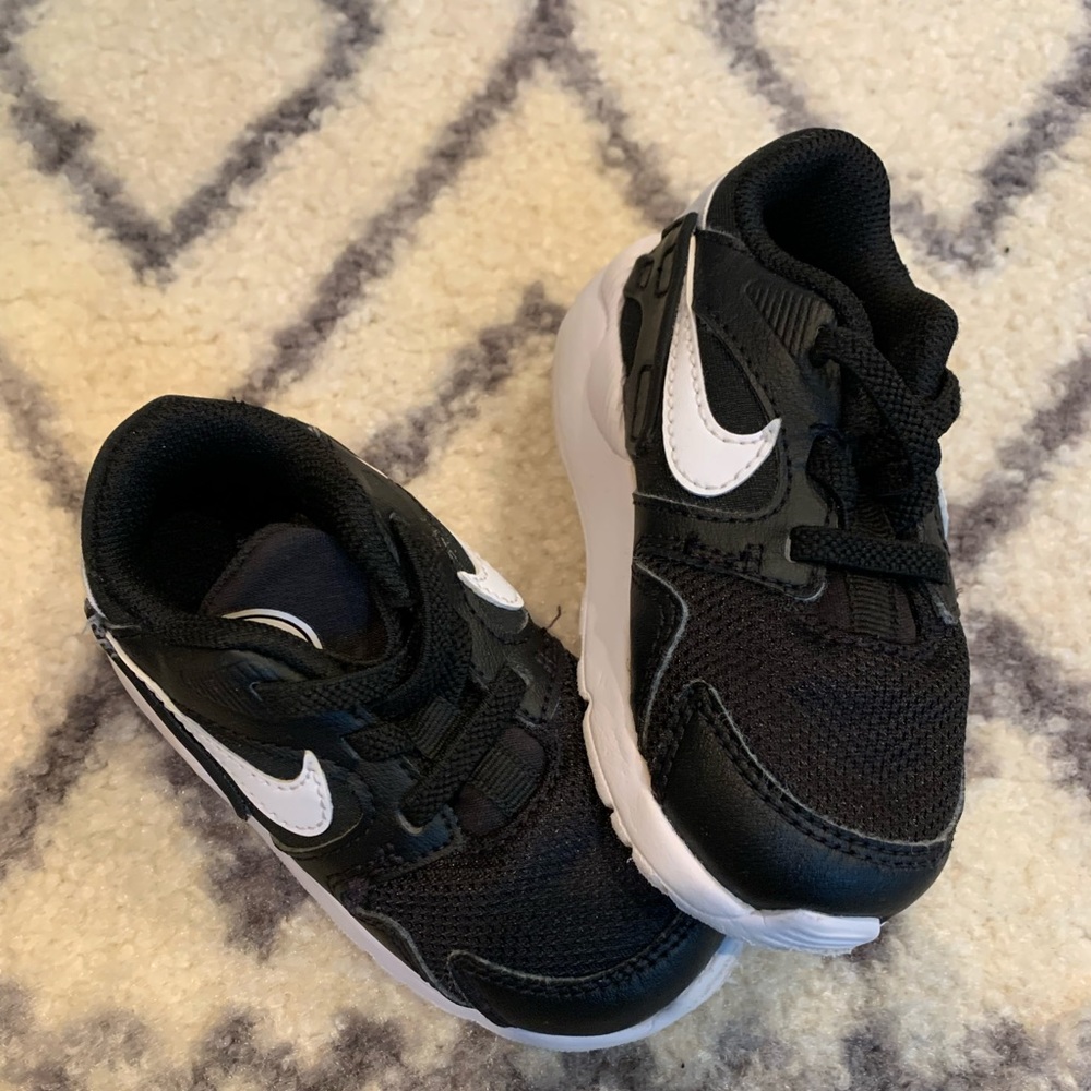 Like new baby size 6 Nike